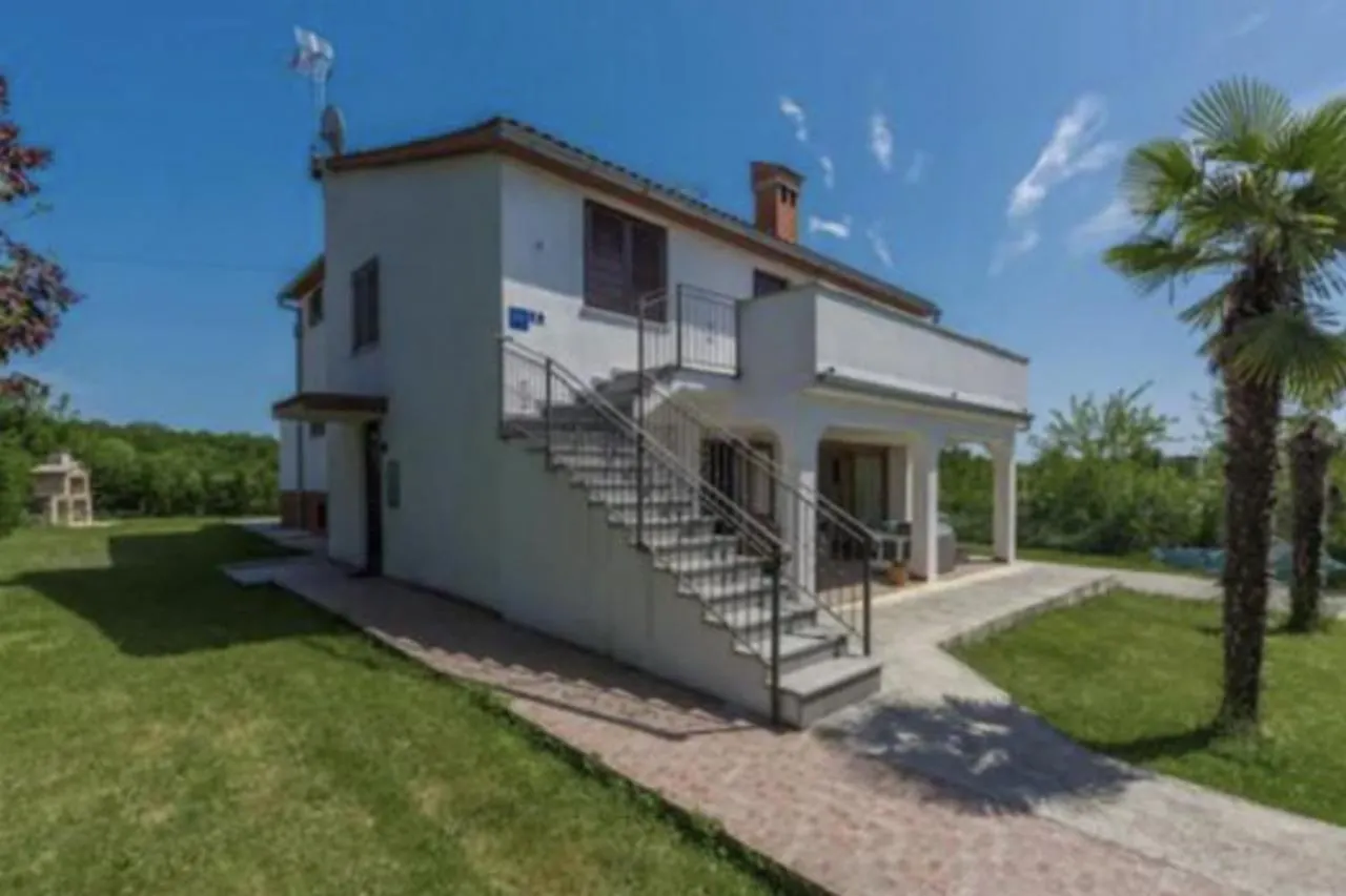 Apartments Matea In Finida Porec 1Km From The Beach