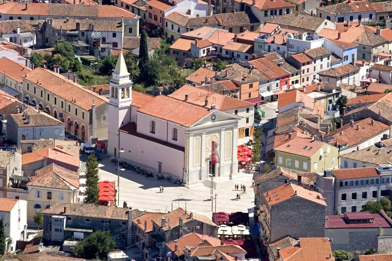 Apartments Matea In Finida Porec 1Km From The Beach 0*,