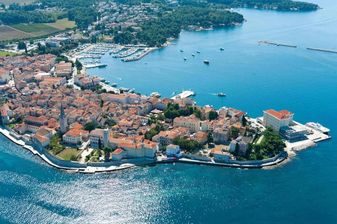 Apartments Matea In Finida Porec 1Km From The Beach Konukevi