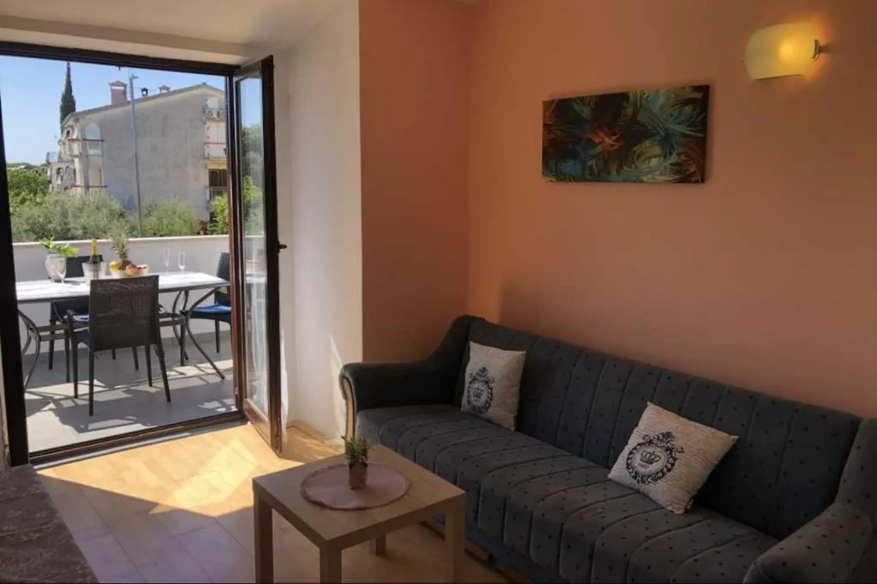 Apartments Matea In Finida Porec 1Km From The Beach 0*,