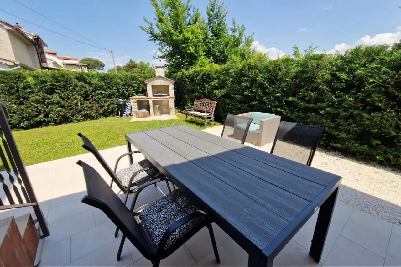 Apartments Matea In Finida Porec 1Km From The Beach