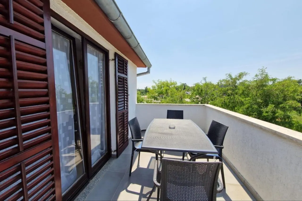 Apartments Matea In Finida Porec 1Km From The Beach