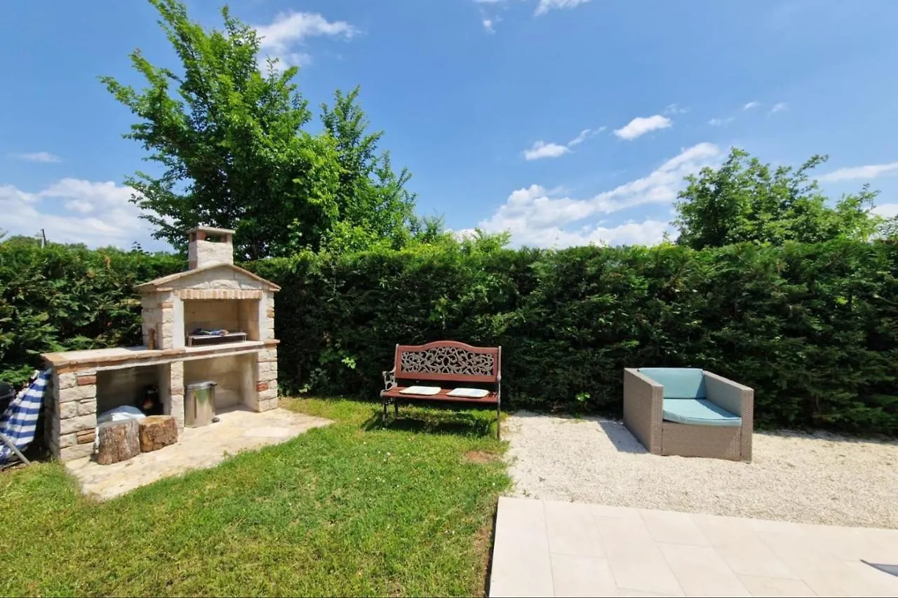 Konukevi Apartments Matea In Finida Porec 1Km From The Beach