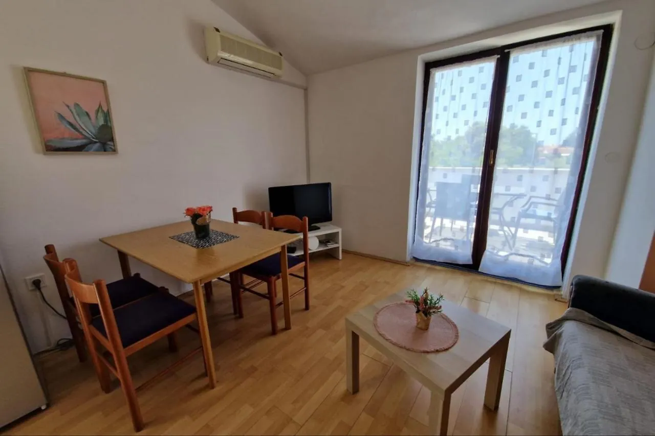 Apartments Matea In Finida Porec 1Km From The Beach